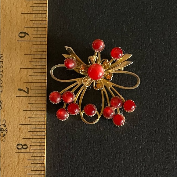 Vintage Goldtone and Red Lucite Cabochon Flower Brooch